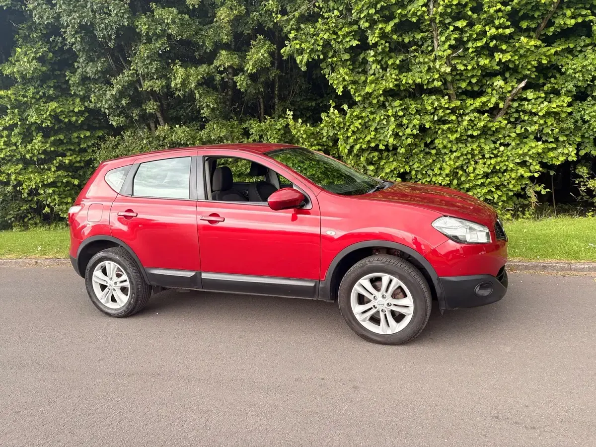 Used Nissan Qashqai Acenta 117 HP (86 kW) 2012 Red SUV