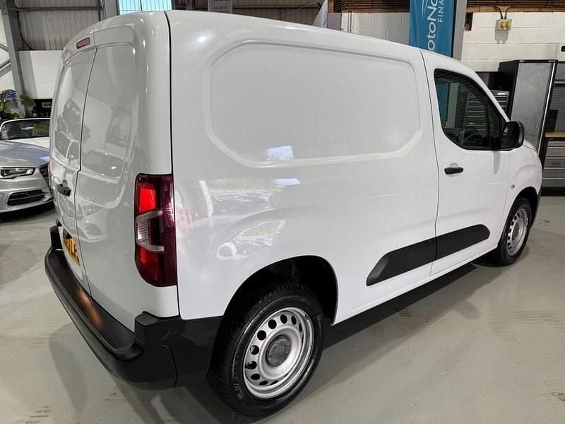 Used Citroën Berlingo 130 HP (95 kW) 2023 White MPV