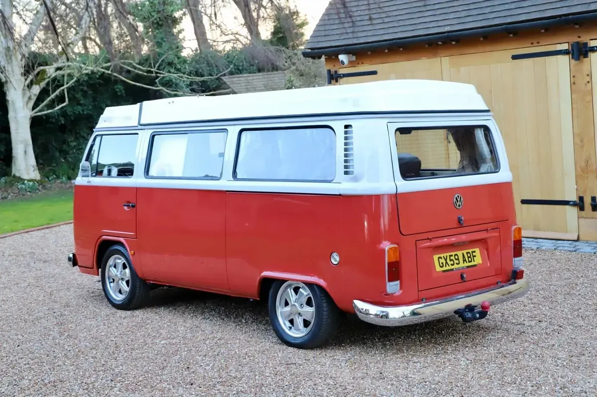 Used VW T5 80 HP (58 kW) 2009 Red Van
