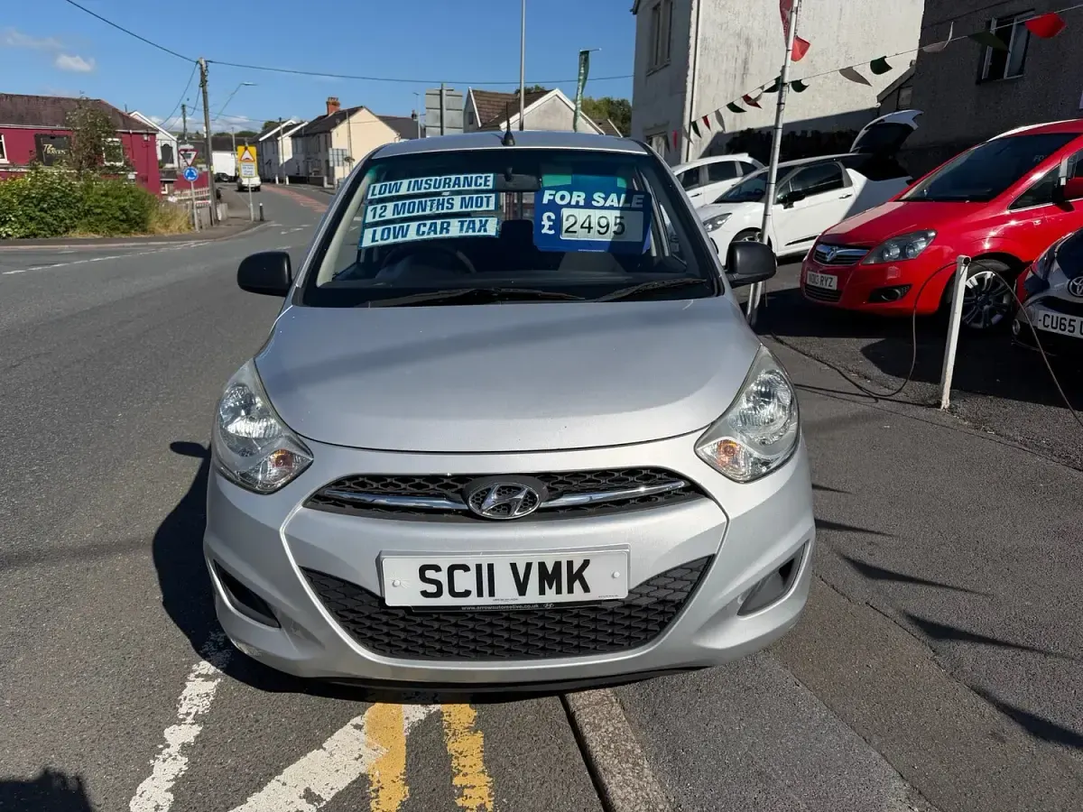 Used Hyundai i10 Classic 86 HP (63 kW) 2011 Silver Hatchback