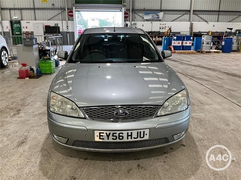 Used Ford Mondeo Ghia 2006 Silver Hatchback