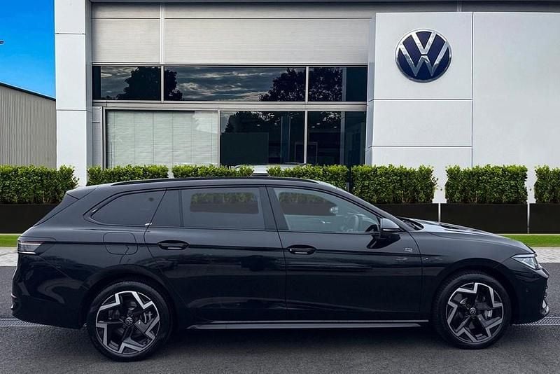 Begagnad VW Passat R-line 272 HK (200 kW) 2025 Svart Kombi