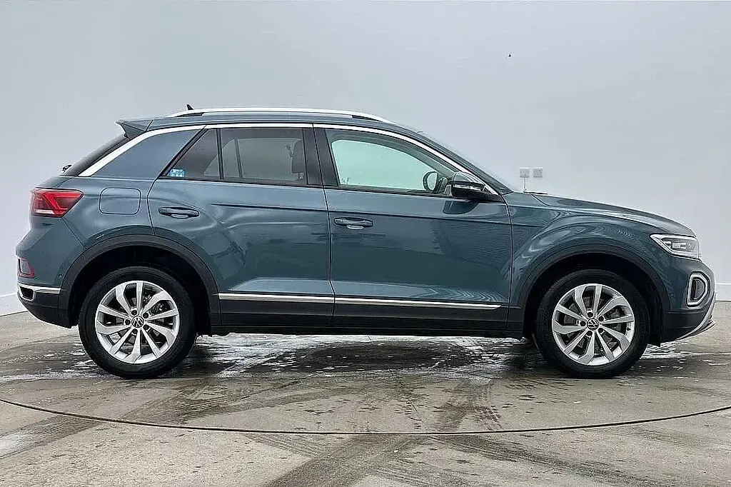 Used VW T-Roc Style 150 HP (110 kW) 2025 Blue SUV