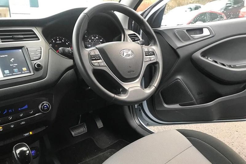 Used Hyundai i20 Premium 100 HP (73 kW) 2019 Grey Hatchback