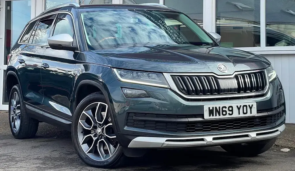 Usado Skoda Kodiaq Scout 4x4 190 CV (139 kW) 2019 Gris SUV