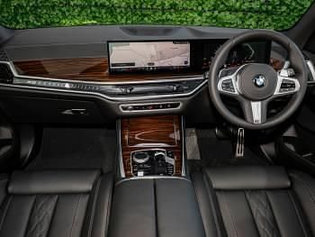 Neu BMW X5 M Sport 352 PS (258 kW) 2025 Grau SUV