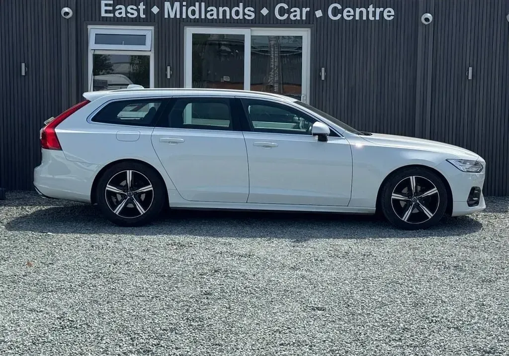 Used Volvo V90 R-Design 190 HP (139 kW) 2019 White Estate
