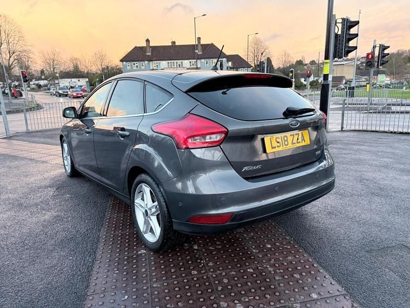 Used Ford Focus Titanium 125 HP (91 kW) 2018 Grey Hatchback