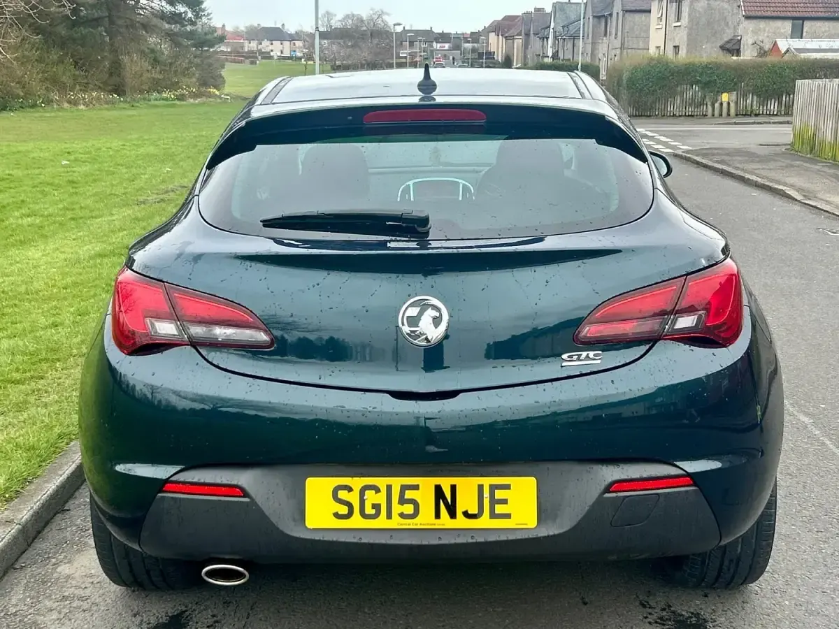 Usado Vauxhall Astra GTC SRi 2015 Verde Citadino
