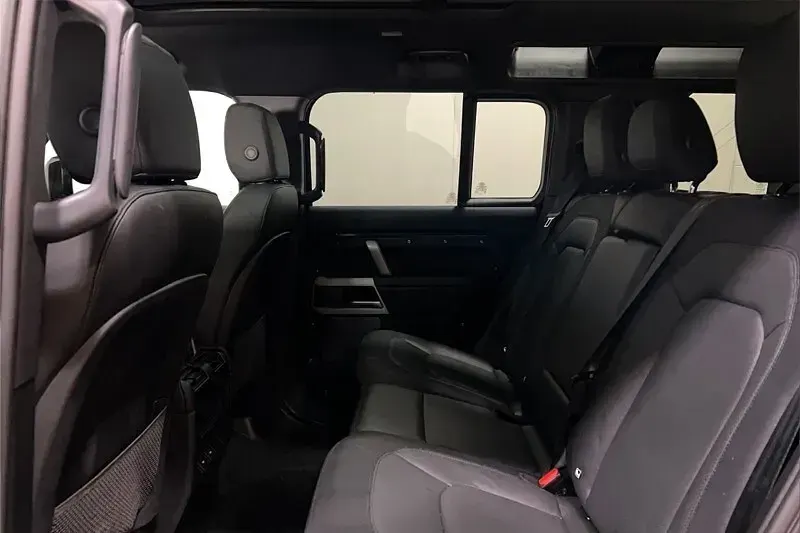 Used Land Rover Defender SE Dynamic 245 HP (180 kW) 2023 Black SUV