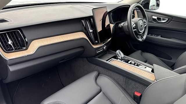 Second-hand Volvo XC60 Plus 250 CP (183 kW) 2026 SUV