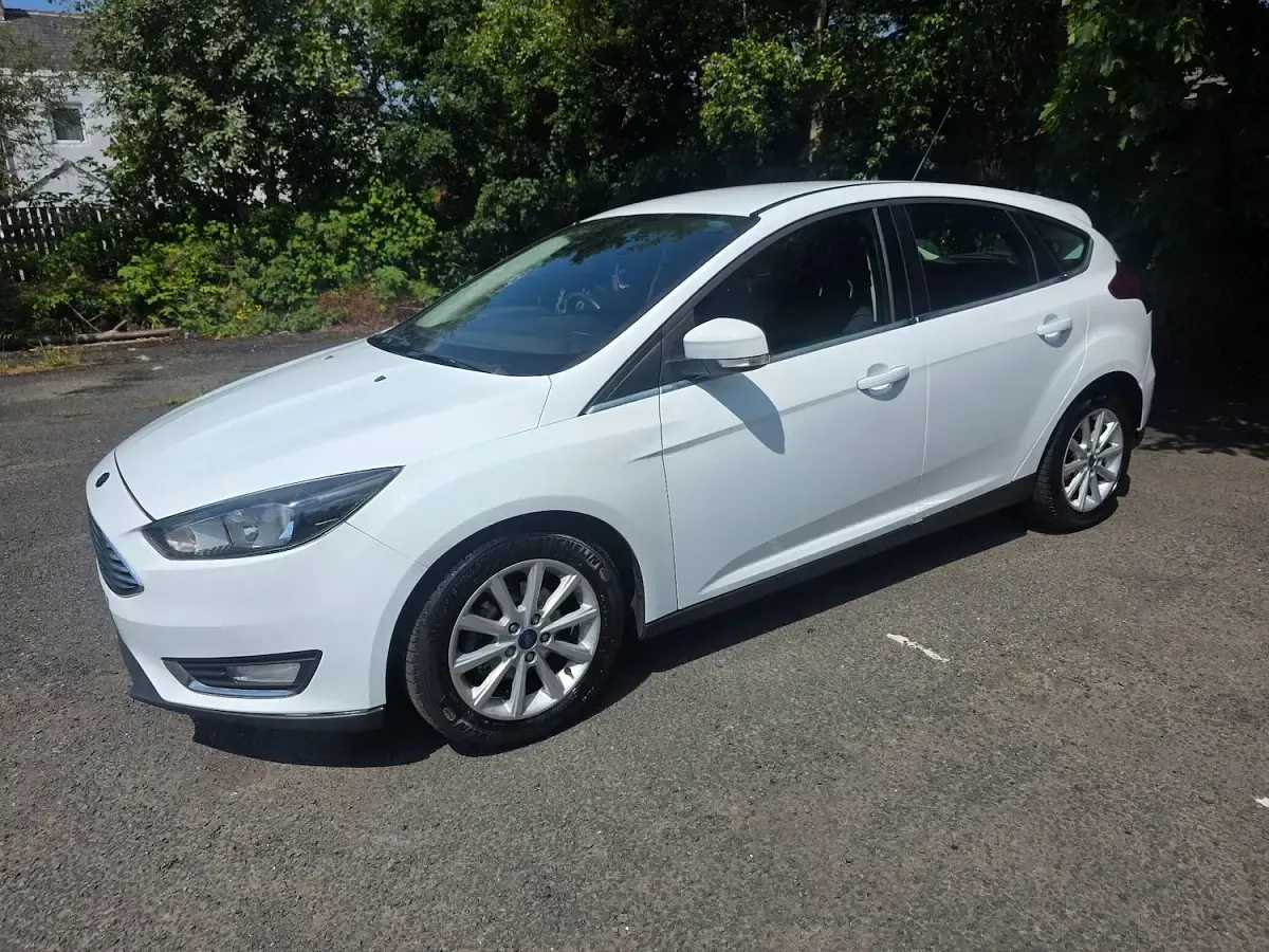 Used Ford Focus Titanium 120 HP (88 kW) 2015 White Hatchback
