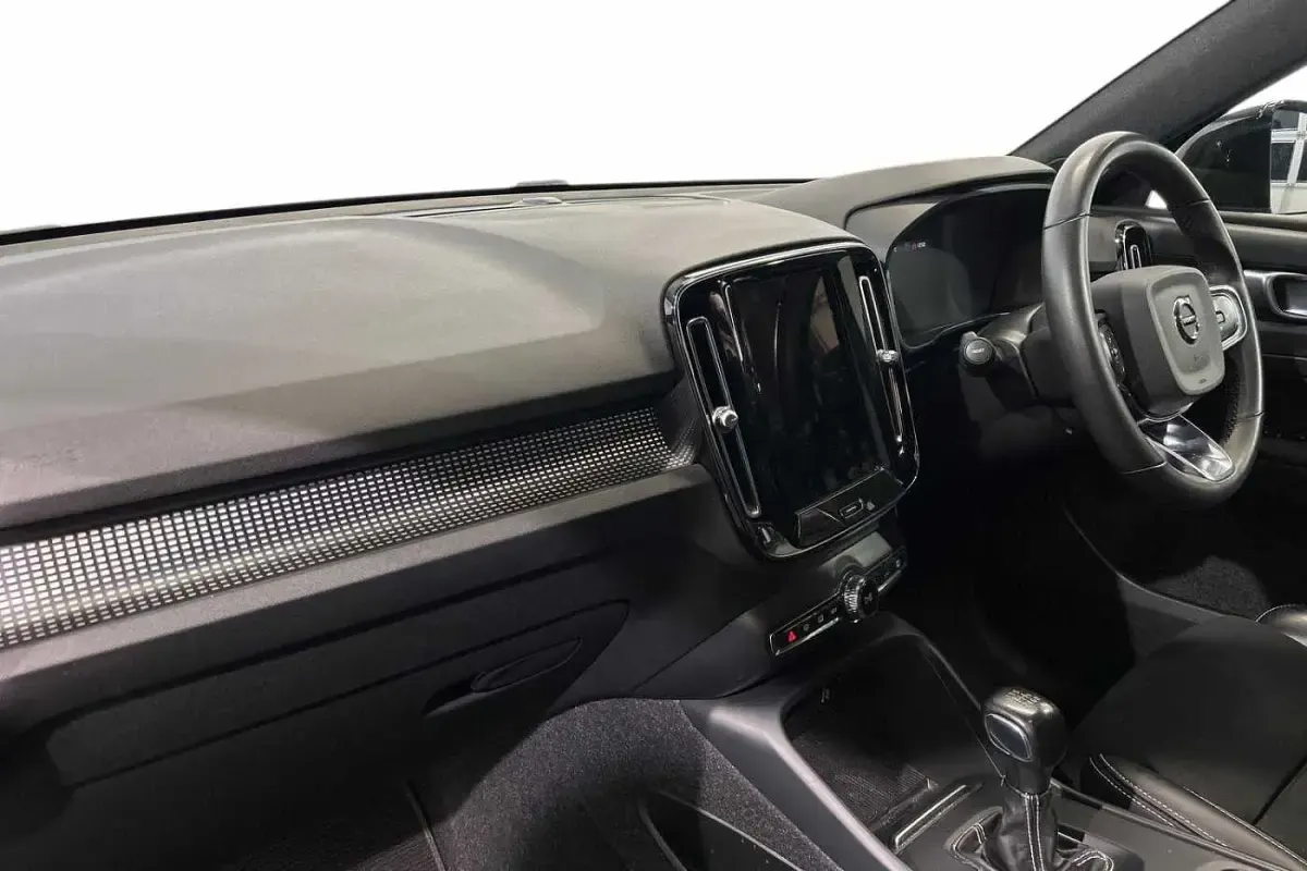 Used Volvo XC40 R-Design 161 HP (118 kW) 2021 Grey SUV