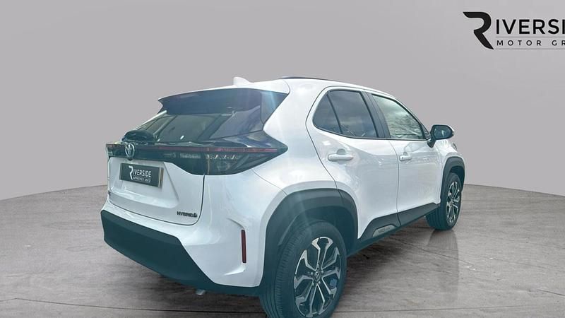 Used Toyota Yaris Hybrid Design 116 HP (85 kW) 2023 White Estate