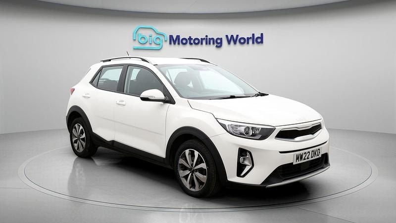 Used Kia Stonic 99 HP (72 kW) 2022 White SUV