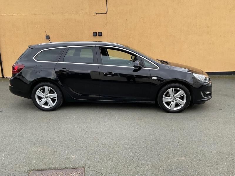 Used Vauxhall Astra SRi 165 HP (121 kW) 2013 Black Estate