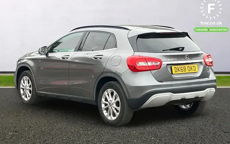 Usado Mercedes GLA200 Executive 156 HP (114 kW) 2018 Cinzento SUV