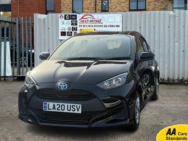 Used Toyota Yaris Hybrid Design 116 HP (85 kW) 2020 Black Hatchback