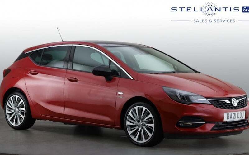 Red Used 2021 Vauxhall Astra Edition Hatchback | £12,415 (Fair price) - Image 1/4