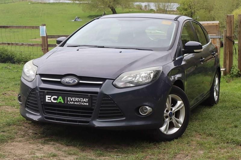 Used Ford Focus Zetec 125 HP (91 kW) 2012 Grey Hatchback