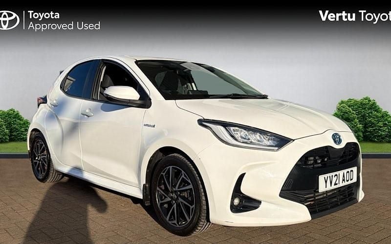 Used 2025 Toyota Yaris Hybrid Design Hatchback | £15,740 (Super price) - Image 1/4