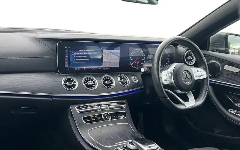 Gebraucht Mercedes E220 AMG line 194 PS (142 kW) 2019 Grau Cabrio