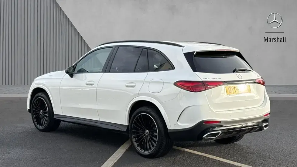 New Mercedes GLC300e Urban 313 HP (230 kW) 2025 White SUV