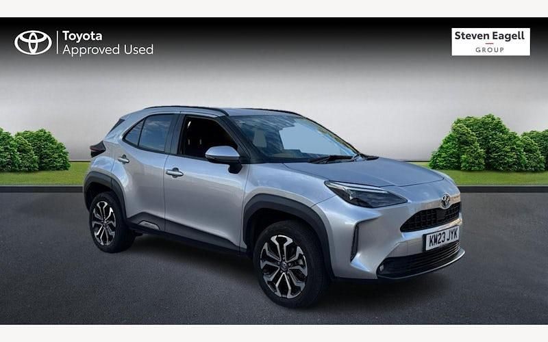 Used 2025 Toyota Yaris Hybrid Design Estate | £21,972 (Good price) - Image 1/4