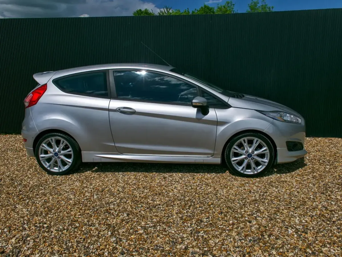 Used Ford Fiesta Zetec 125 HP (91 kW) 2016 Silver Hatchback