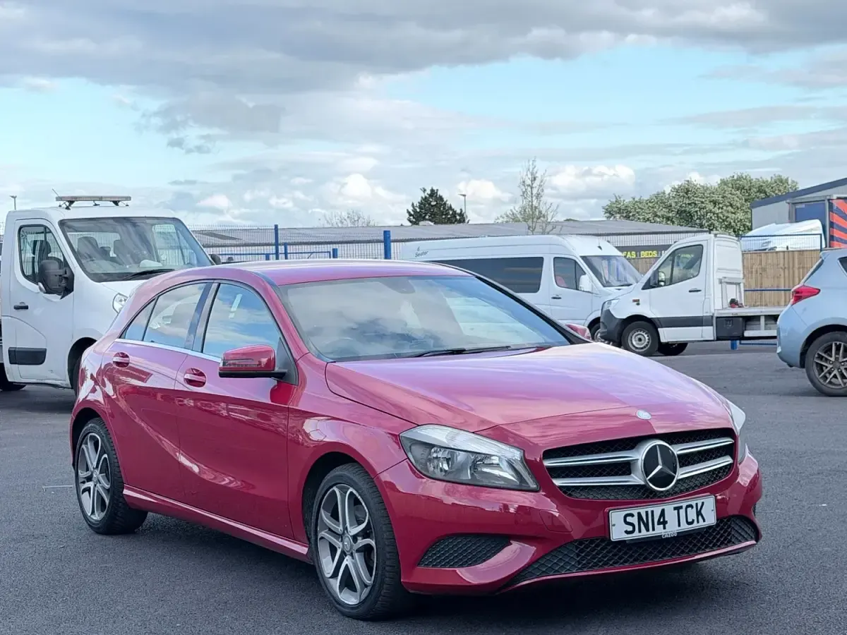 Used Mercedes A200 136 HP (100 kW) 2014 Red Hatchback