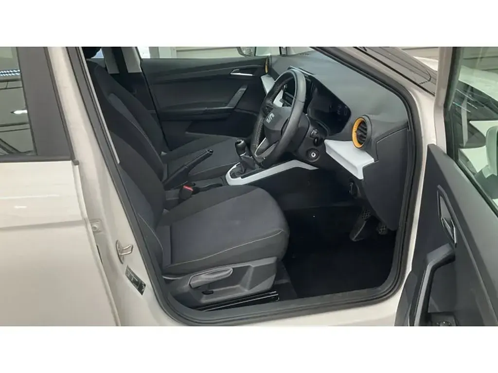 Used Seat Arona SE 110 HP (80 kW) 2023 White SUV