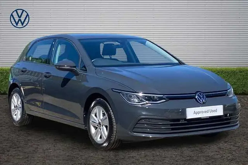 Second-hand VW Golf VIII 130 CP (95 kW) 2024