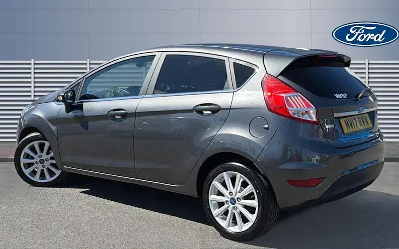 Begagnad Ford Fiesta Titanium 101 HK (74 kW) 2017 Grå Halvkombi