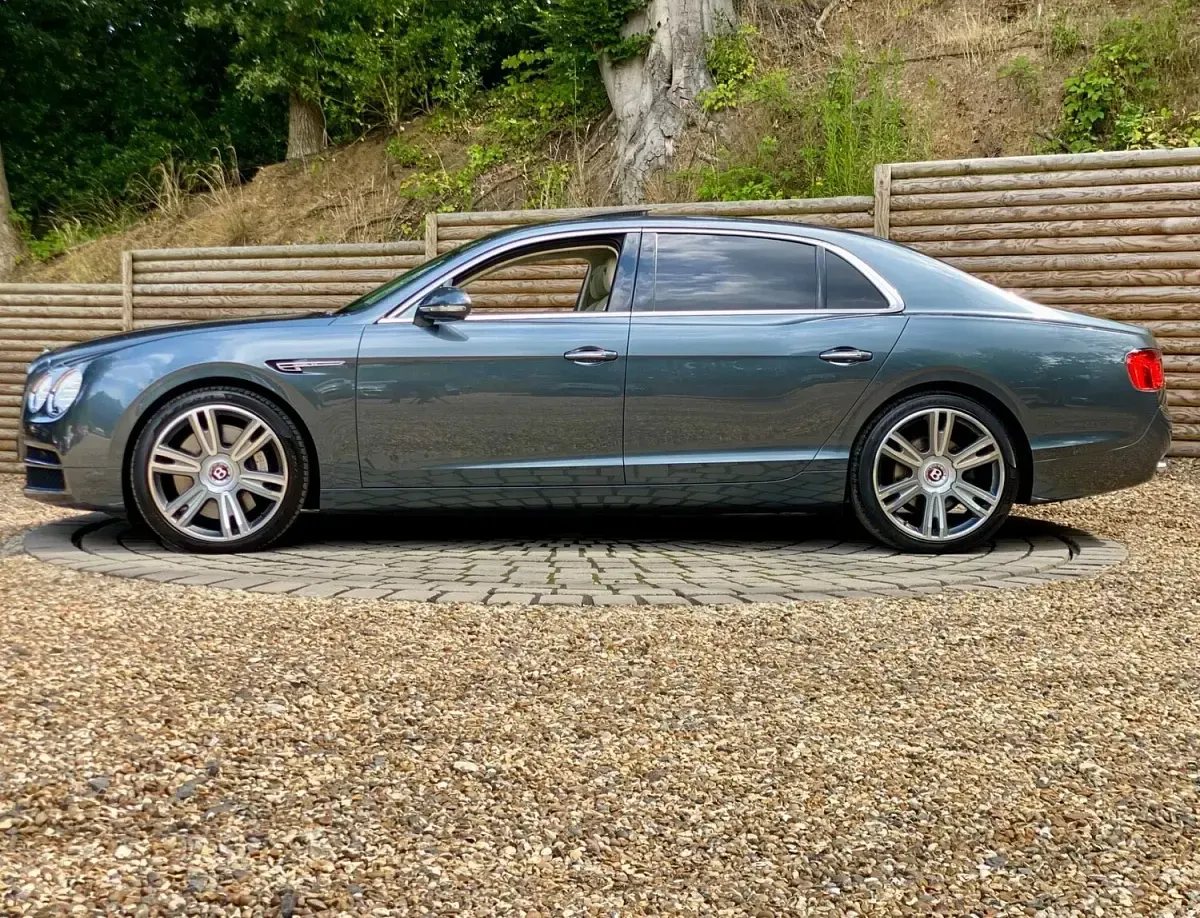 Used Bentley Flying Spur 500 HP (367 kW) 2014 Grey Sedan