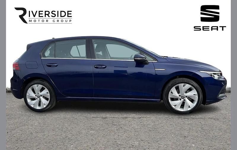 Second-hand VW Golf VIII Style 147 CP (108 kW) 2021 Albastru Hatchback