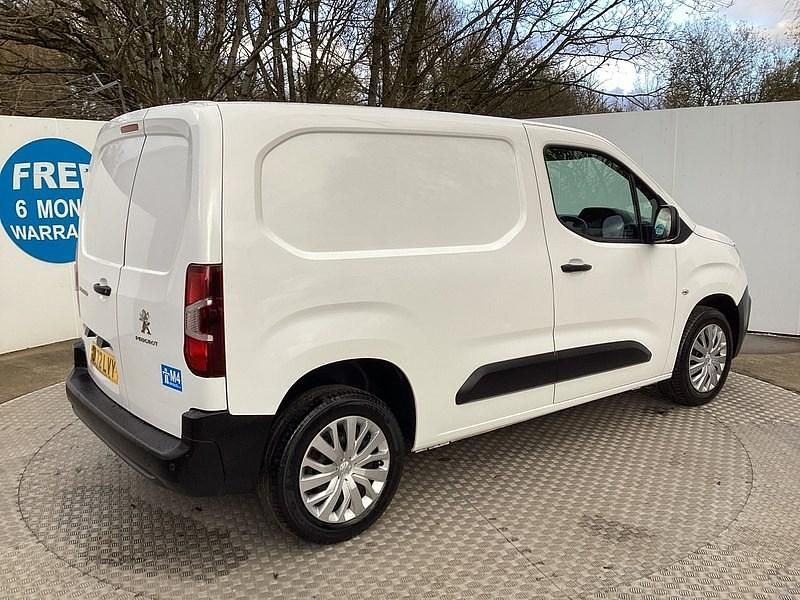 Used Peugeot Partner Premium 131 HP (96 kW) 2022 White MPV