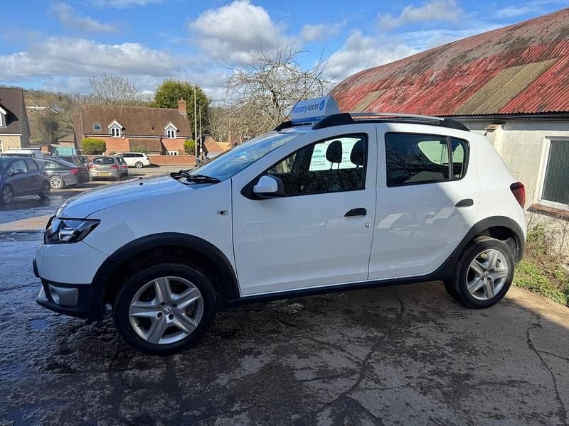 Used Dacia Sandero Lauréate 90 HP (66 kW) 2013 White Hatchback