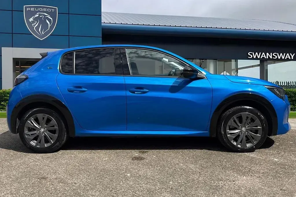Used Peugeot e-208 Allure Premium 100 kW (136 HP) 2022 Blue Hatchback