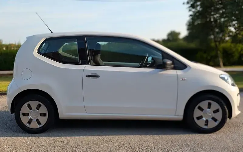 Used VW up! 60 HP (44 kW) 2016 Hatchback