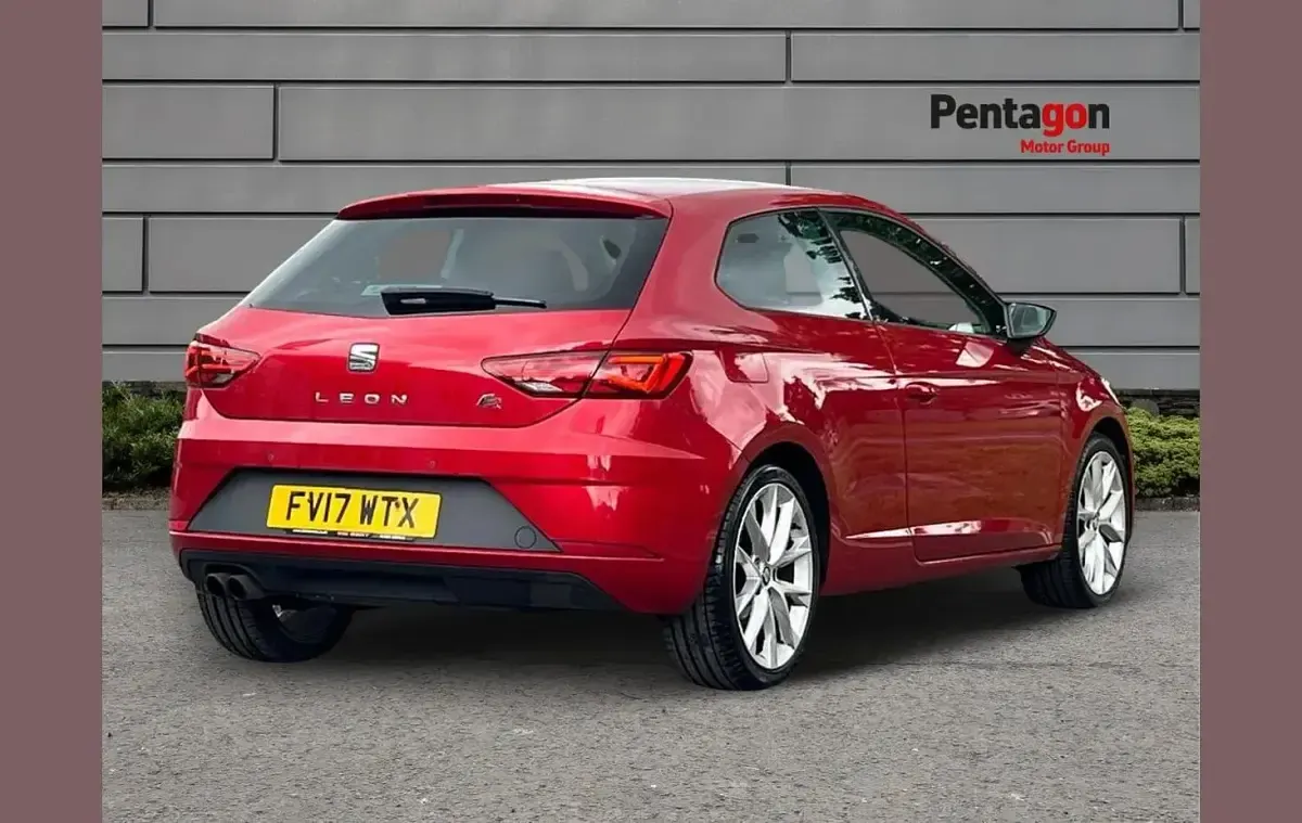 Used Seat Leon FR 147 HP (108 kW) 2017 Red Hatchback