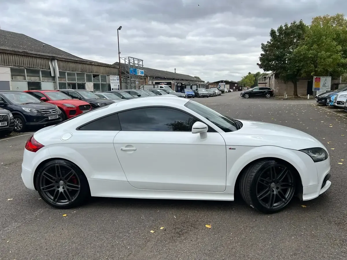 Used Audi TT Black Edition 211 HP (155 kW) 2011 White Coupe