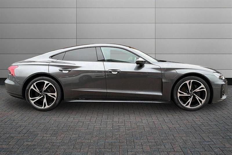 Used Audi e-tron GT quattro Design 389 kW (530 HP) 2022 Daytona grey Sedan