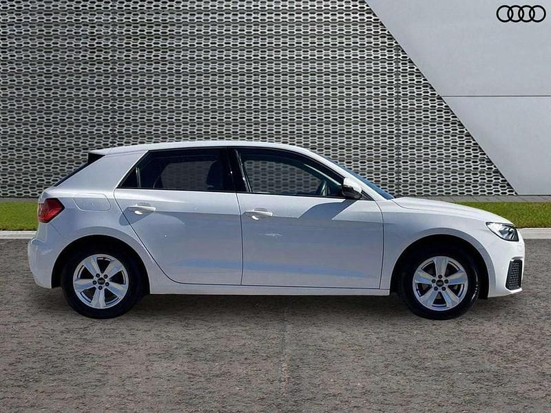 Used Audi A1 Design 94 HP (69 kW) 2023 White SUV