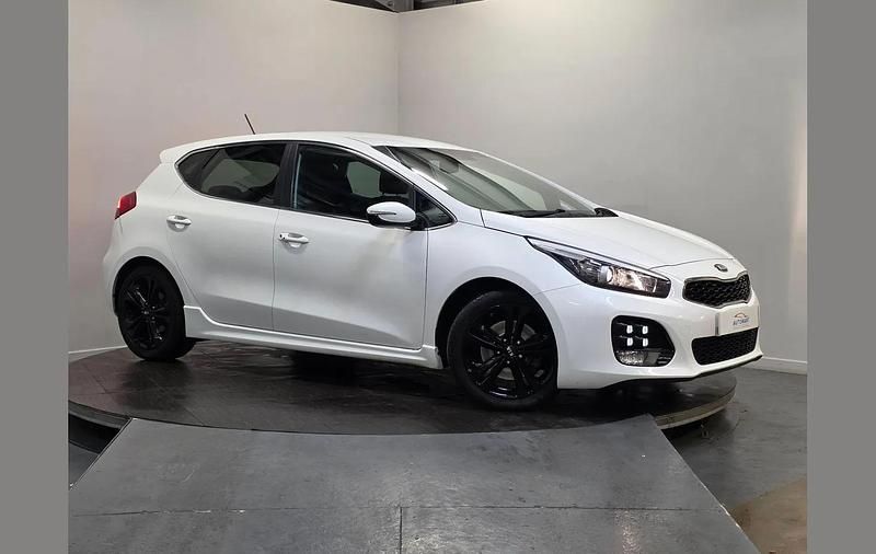Used Kia Ceed GT-Line 118 HP (86 kW) 2016 White Hatchback