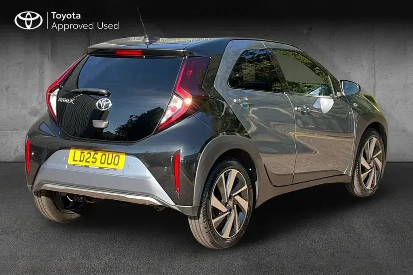 Used Toyota Aygo X 71 HP (52 kW) 2025 Persian salt with black SUV