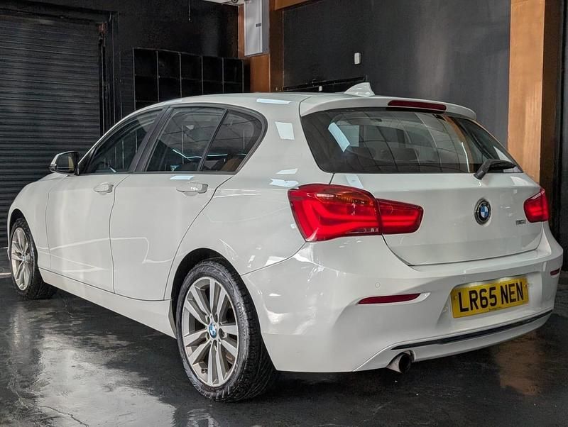 Used BMW 118 Sport Line 136 HP (100 kW) 2015 White Hatchback