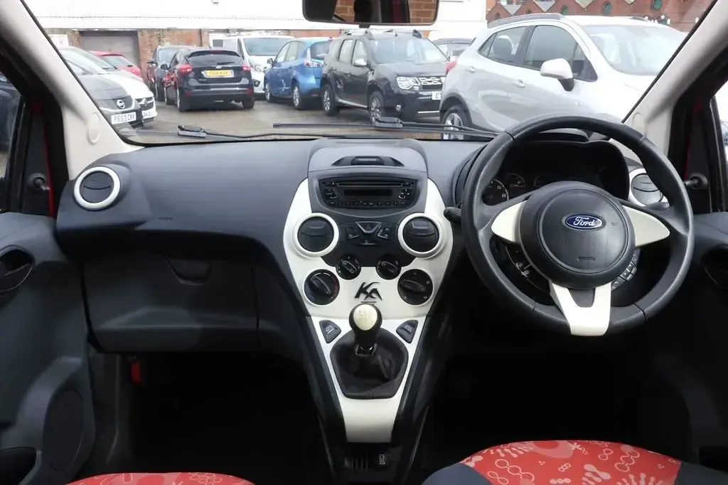 Gebraucht Ford Ka S 69 PS (50 kW) 2015 Rot Kleinwagen