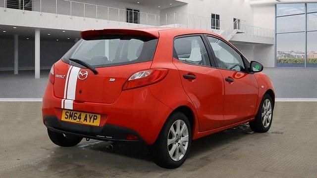 Używany Mazda 2 75 KM (55 kW) 2014 Czerwony Hatchback