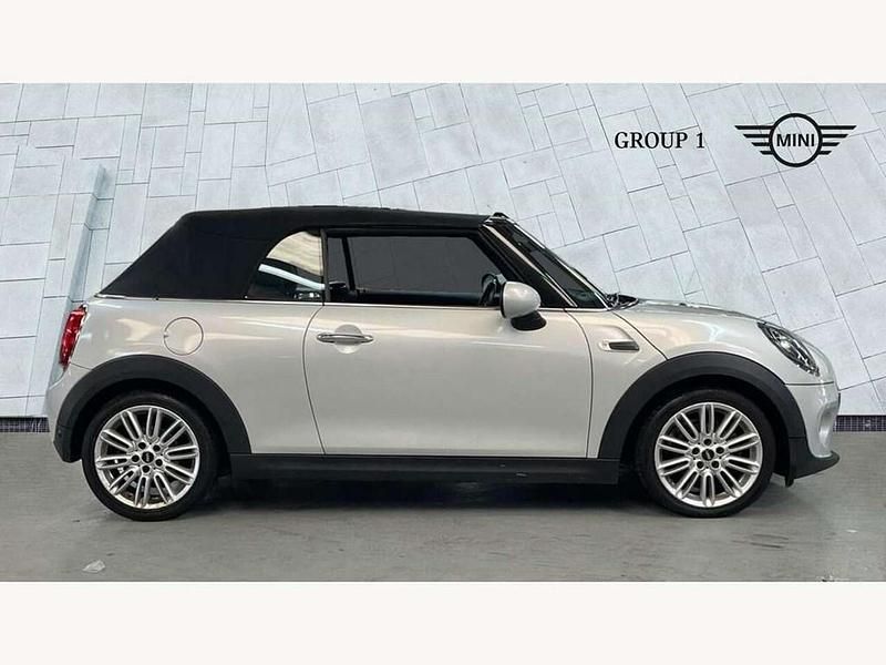 Usado Mini Cooper Cabriolet 136 HP (100 kW) 2018 Prateado Cabrios