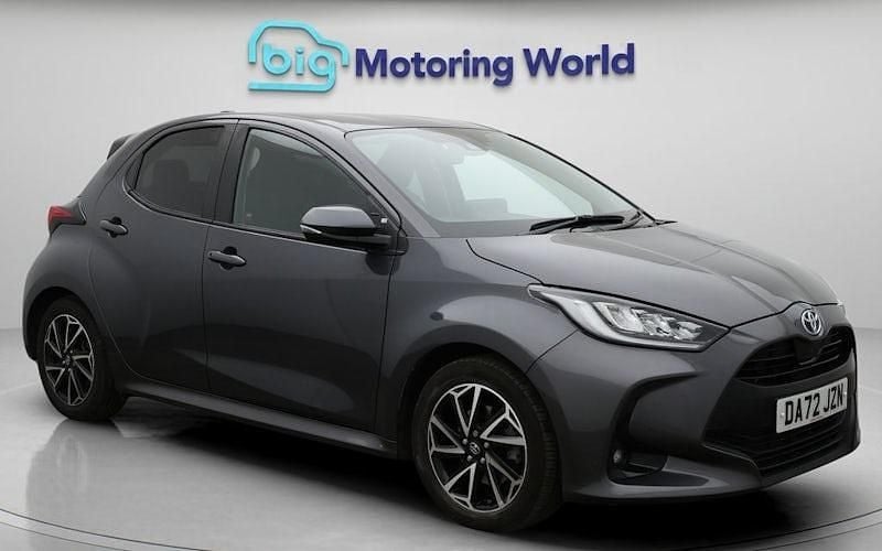 Used 2025 Toyota Yaris Hybrid Design Hatchback | £15,675 (Super price) - Image 1/4